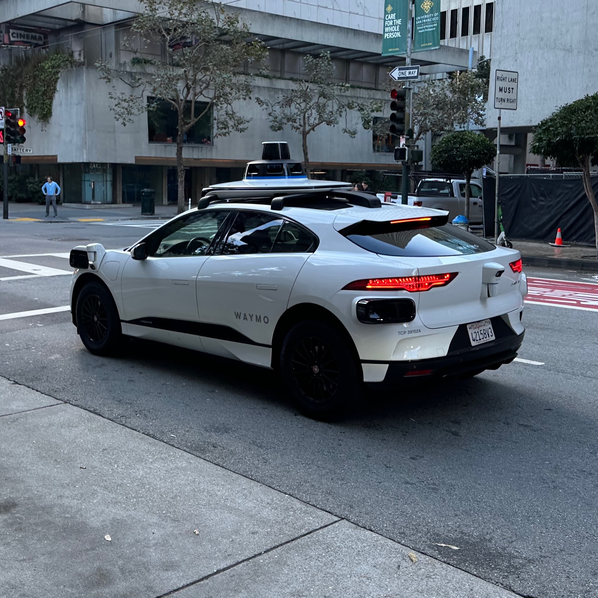 Self-driving vehicle operating with autonomous technology