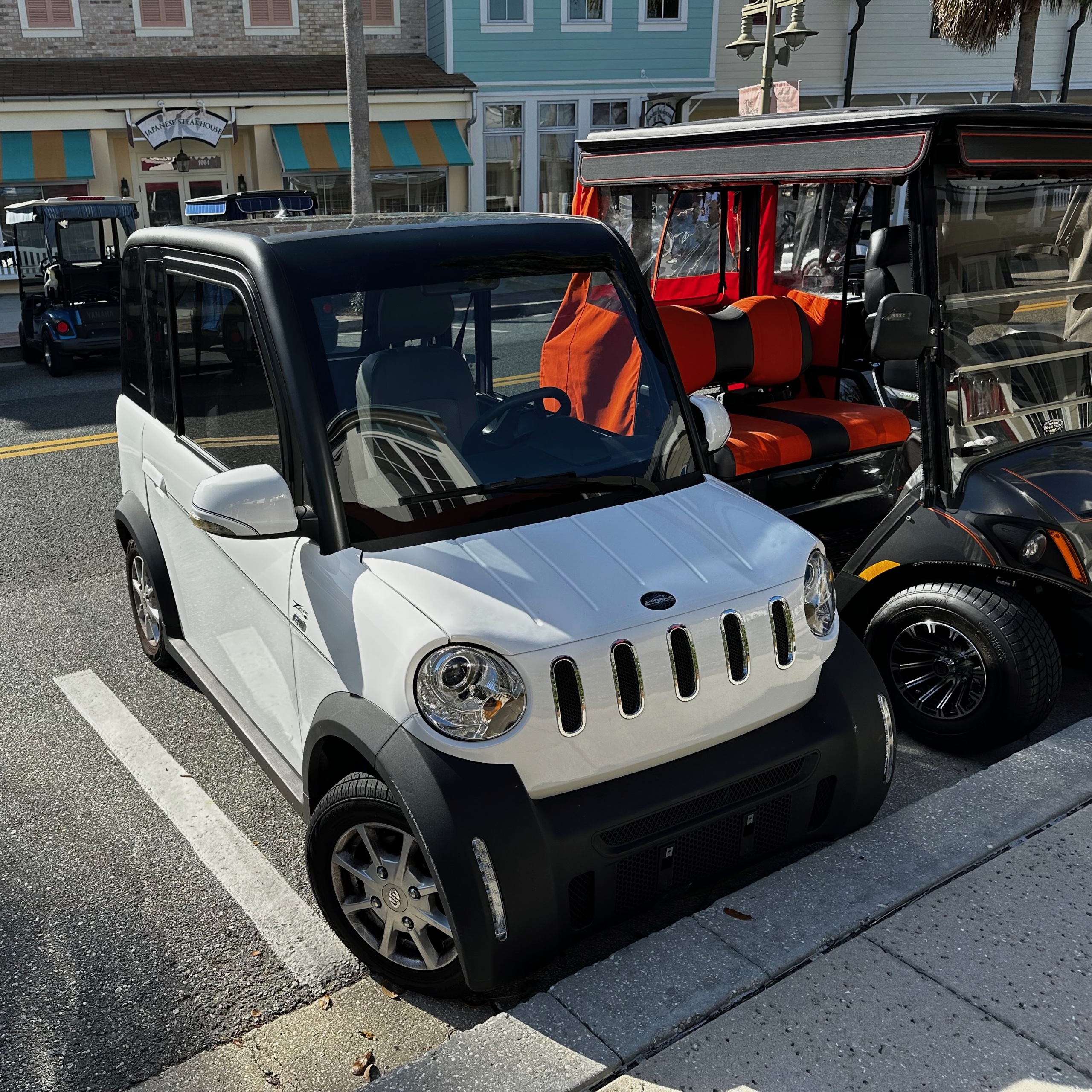 Véhicule à basse vitesse conçu pour une utilisation sur les routes locales
