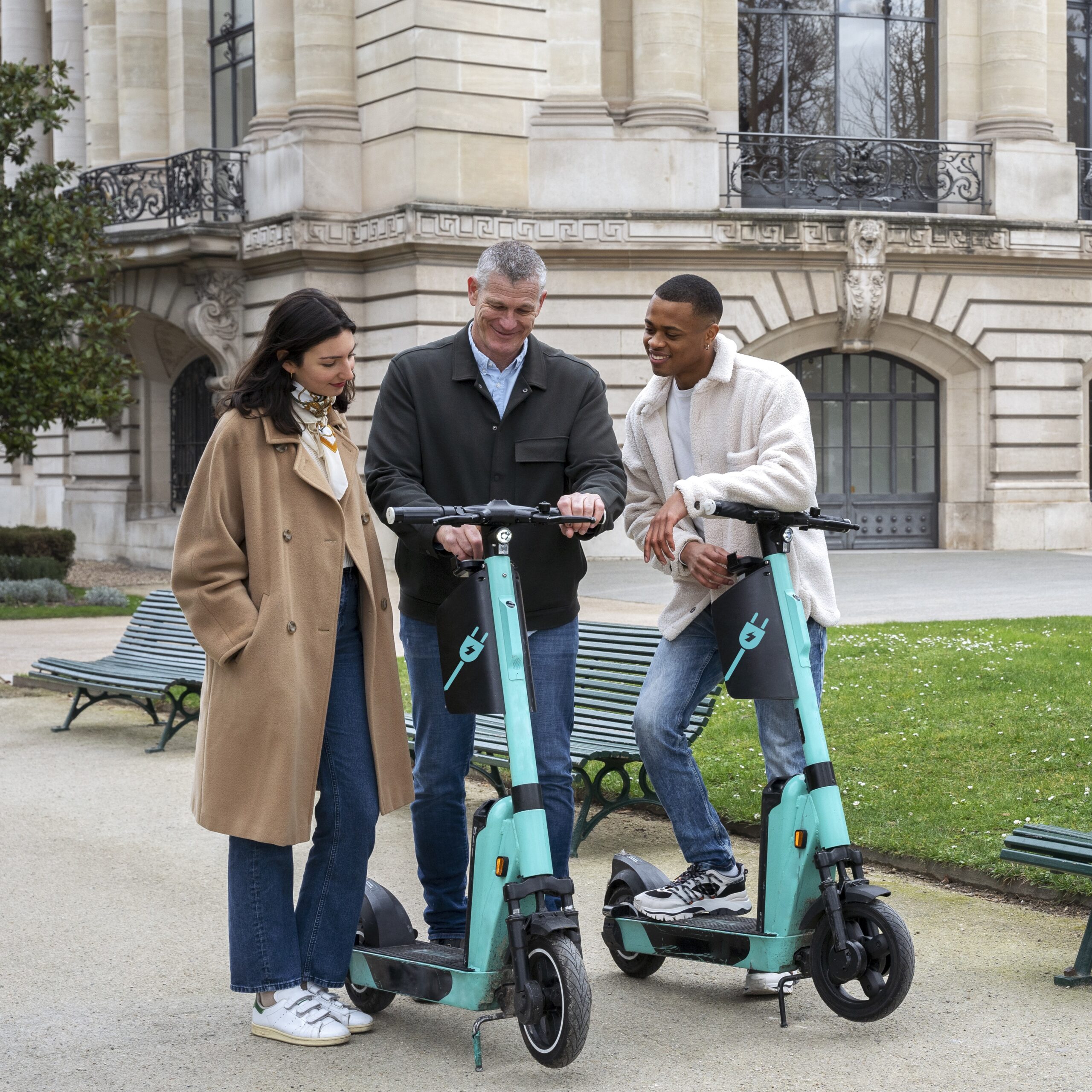 Trottinette électrique utilisée pour les courts trajets urbains