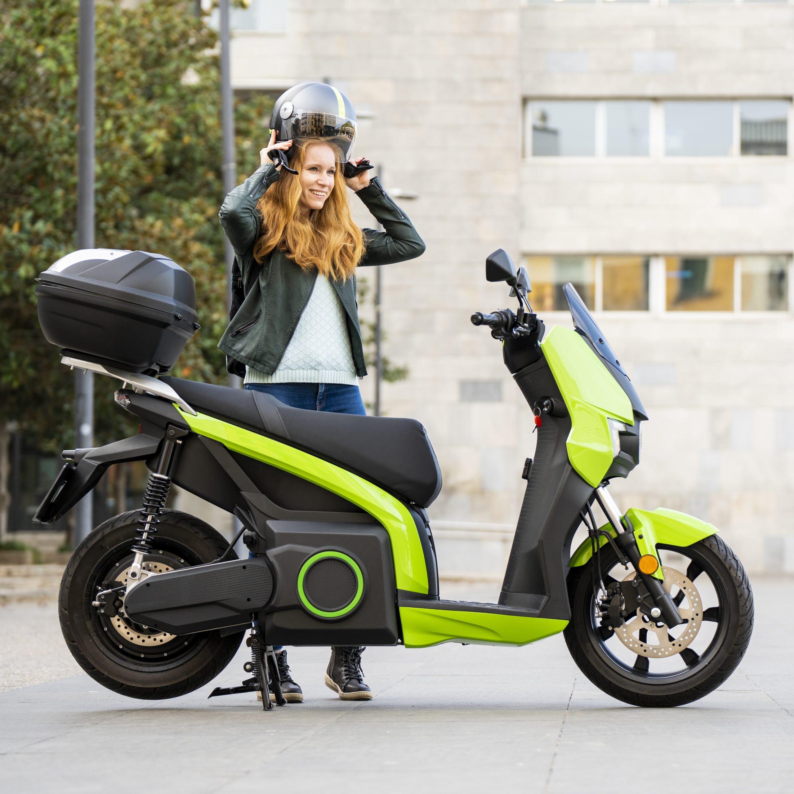 Cyclomoteur électrique conçu pour une utilisation routière à basse vitesse