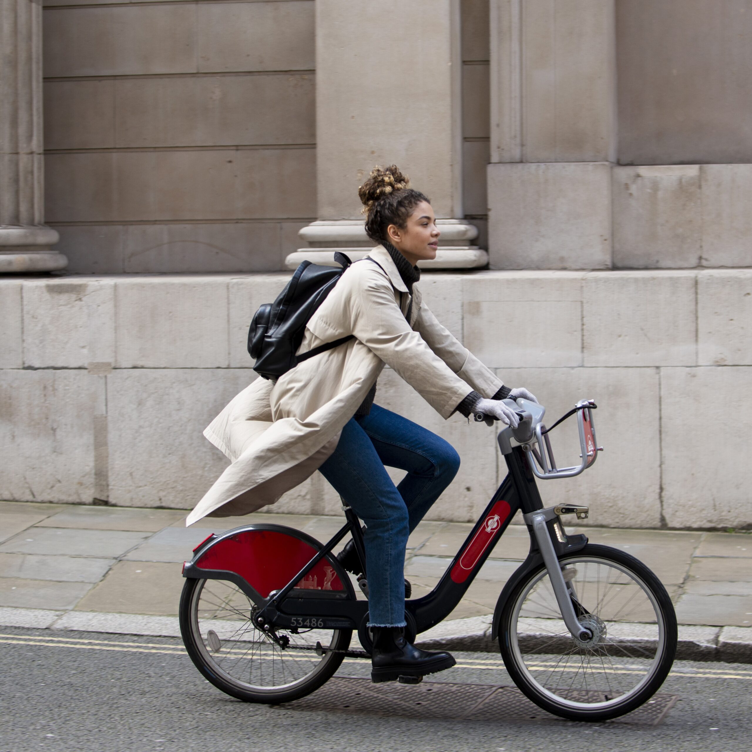 Vélo électrique utilisé pour les déplacements domicile-travail et les déplacements urbains